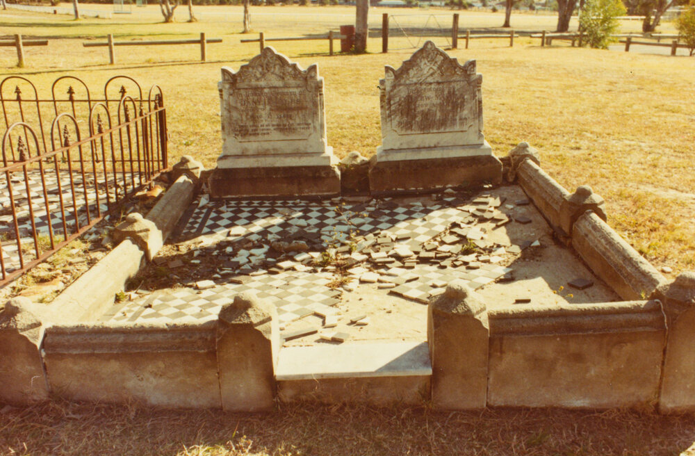 Jane Moles &amp; Andrew McGill's headstones, Albion Park Pioneer Cemetery