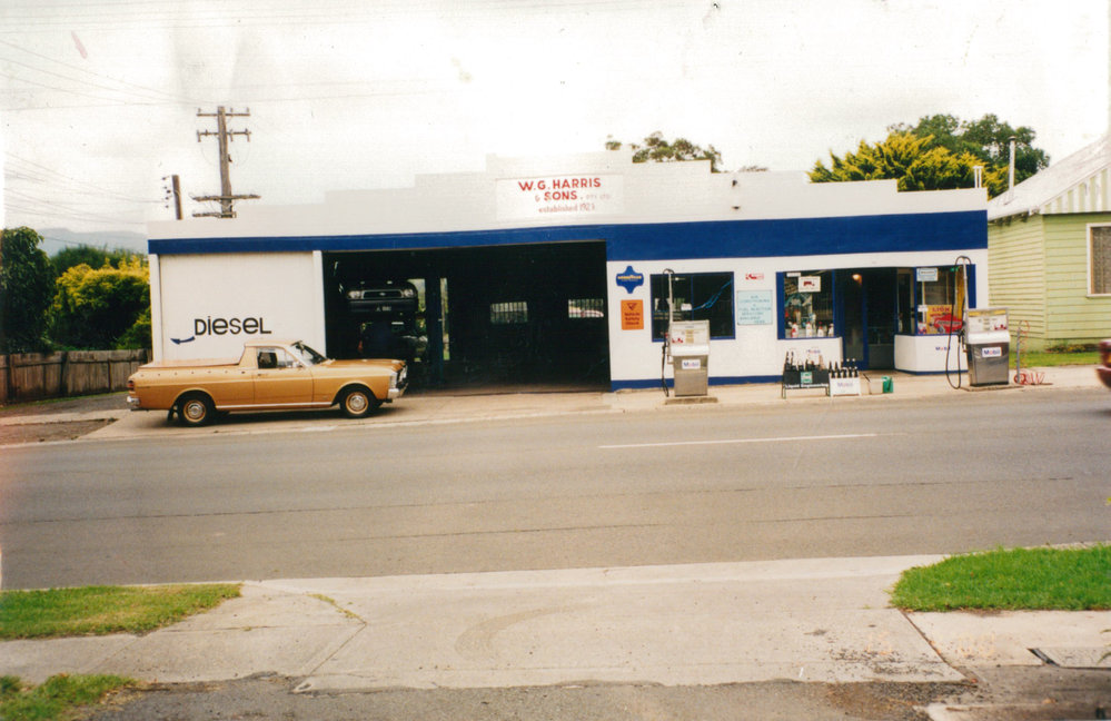 W G Harris &amp; Sons garage, Albion Park