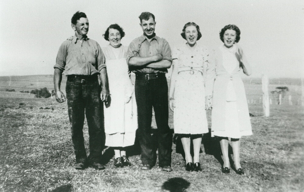 The Brewster family at 'Lakeholm' farm
