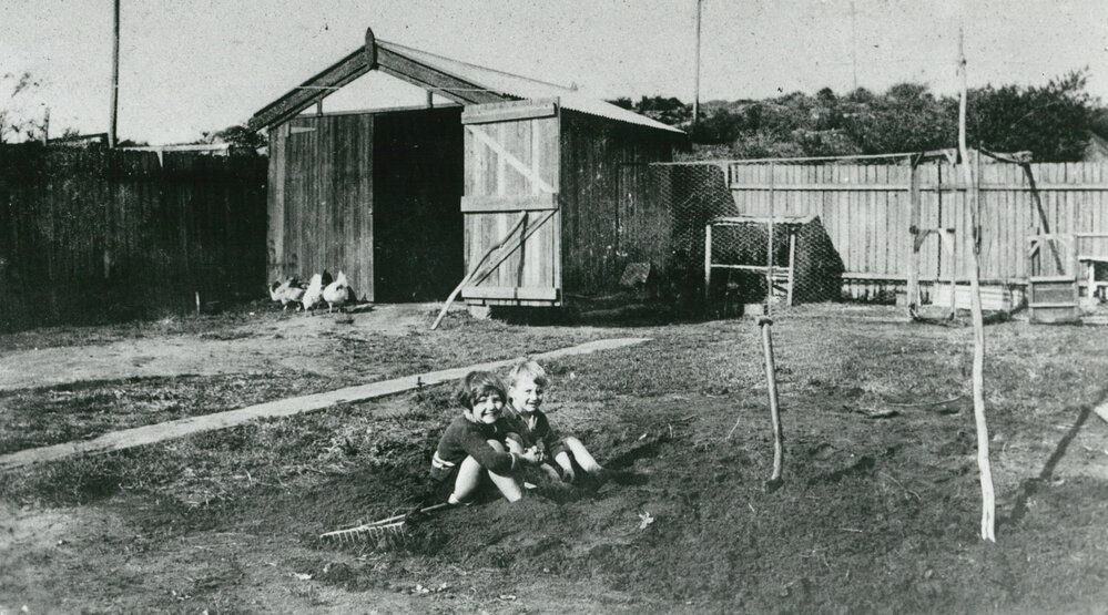 Babs &amp; David McIlquham in the backyard at Canterbury c.1920