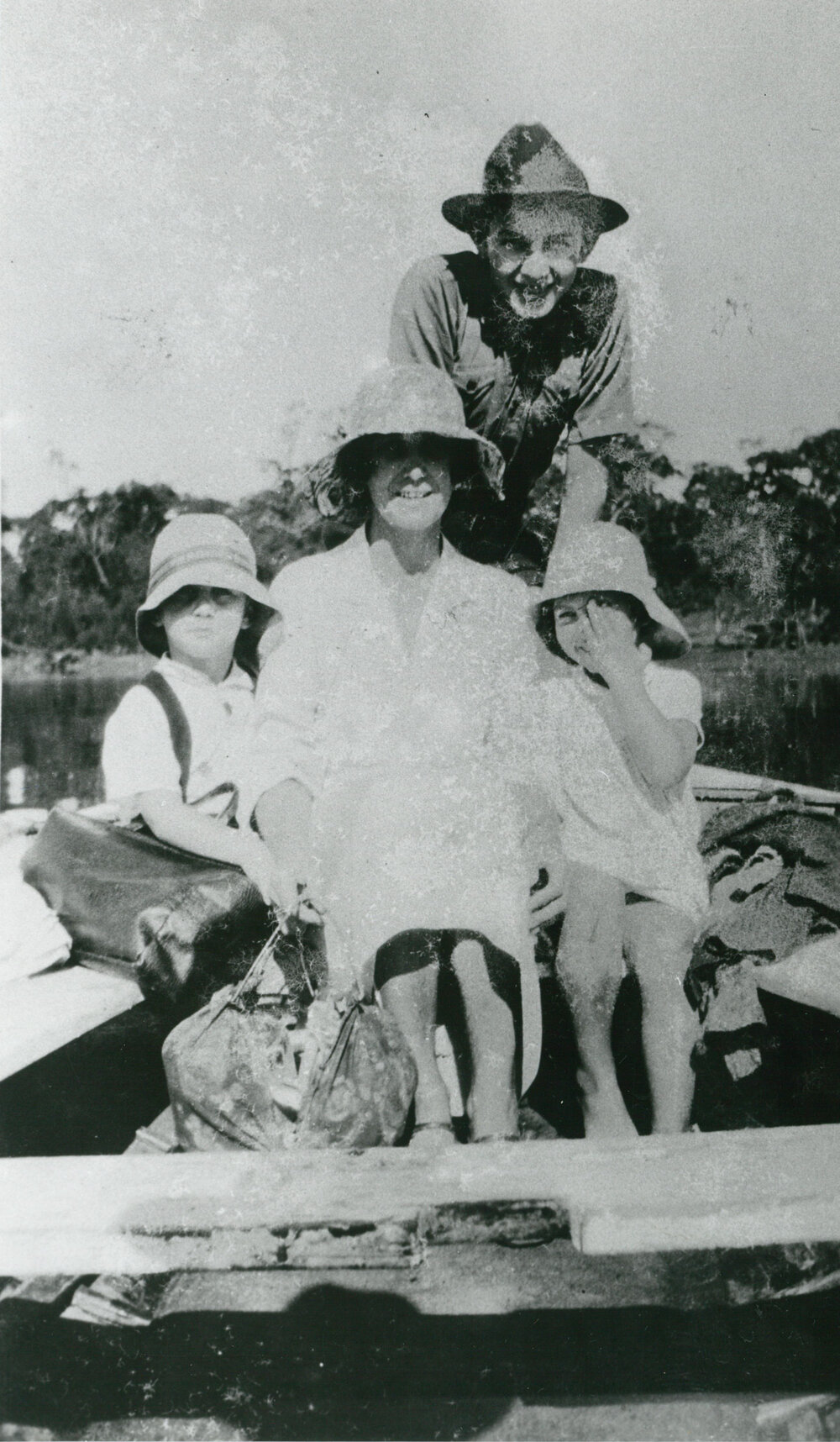 The McIlquham Family boating on Lake Illawarra