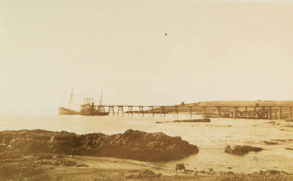 Loading metal on the 'Dunmore' at Long Point (Bass Point) 1917