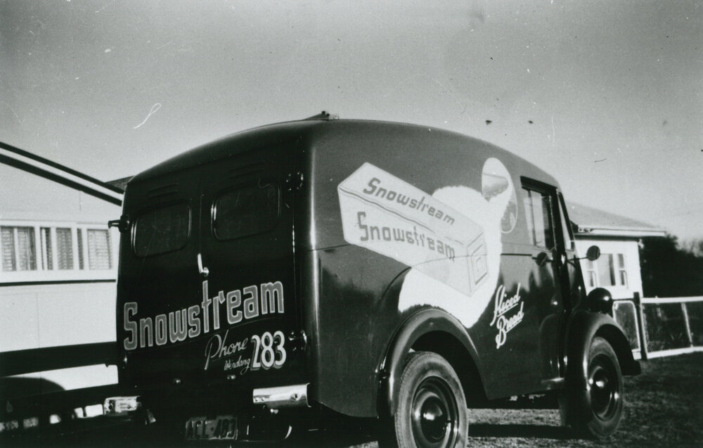 Chambers Bros Bakery Morris J Van advertising &amp;#8216;Snowstream' sliced bread