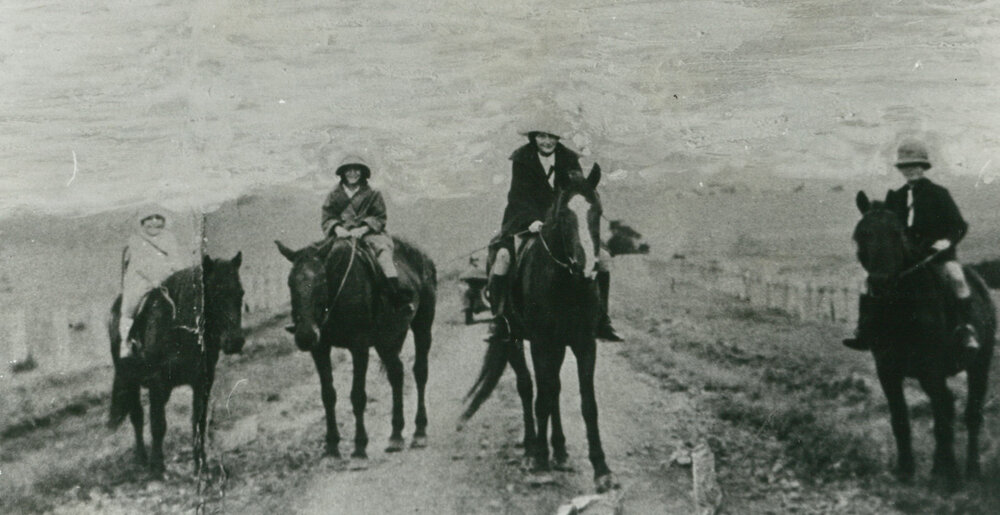The Dunster and McDonald girls with Ray Carmody in the early 1920s