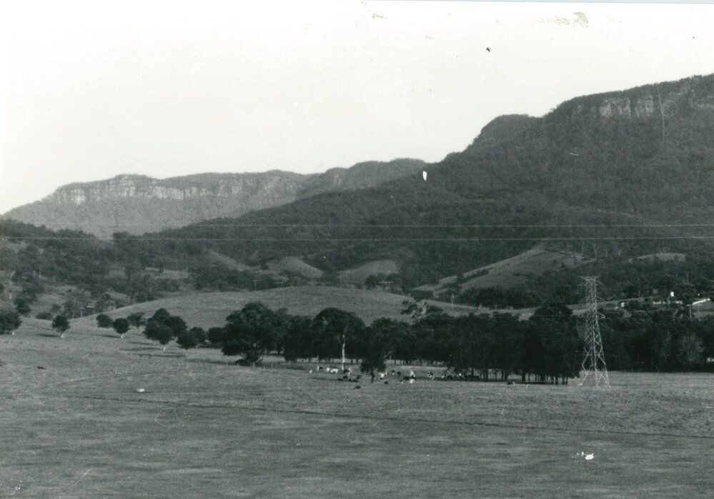 Macquarie Pass &amp; Johnston's Spur from Marshall Mount 1984