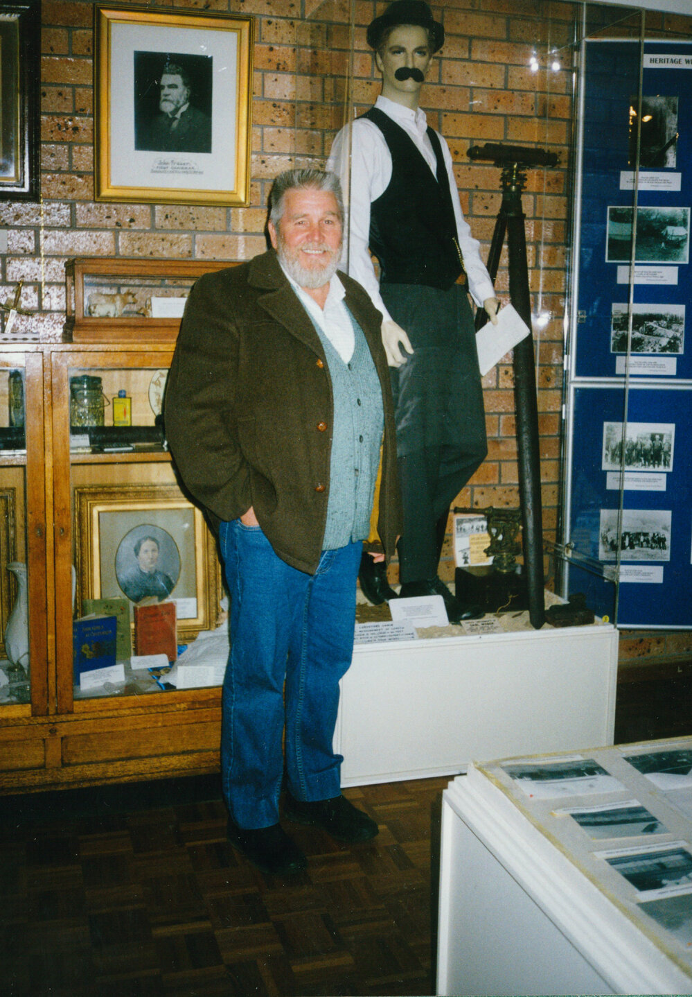 Ted Furlong at the Macquarie Pass Exhibition, Tongarra Museum