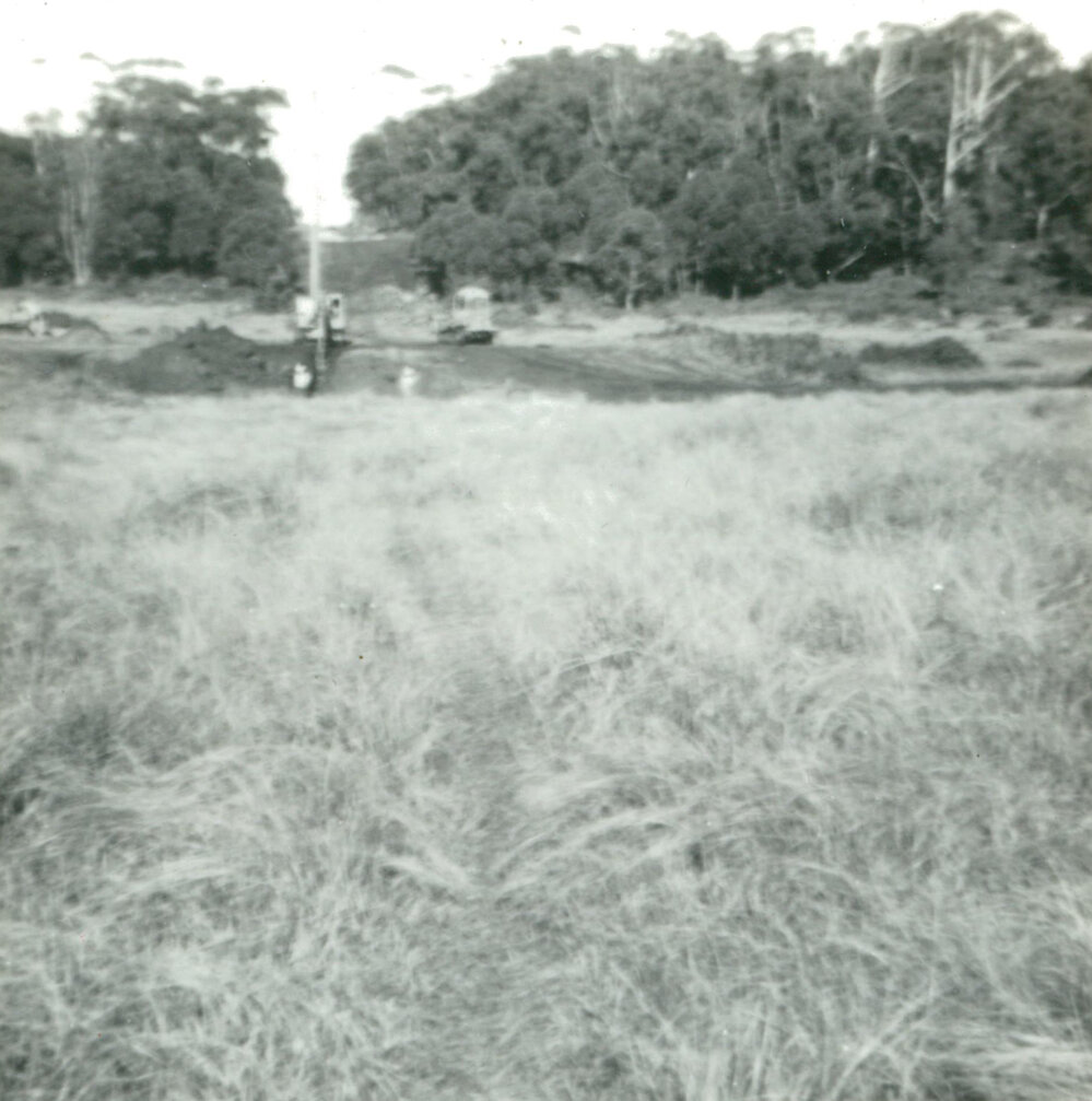 Construction of Captain Cook Drive.