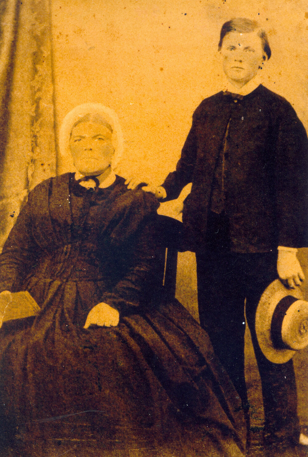 Sarah and William Thomas arrived at Wollongong Harbour with their three children in 1838, on a steamer nicknamed 'Puffing Billy', and were immediately engaged by Henry Osborne at Marshall Mount Estate.