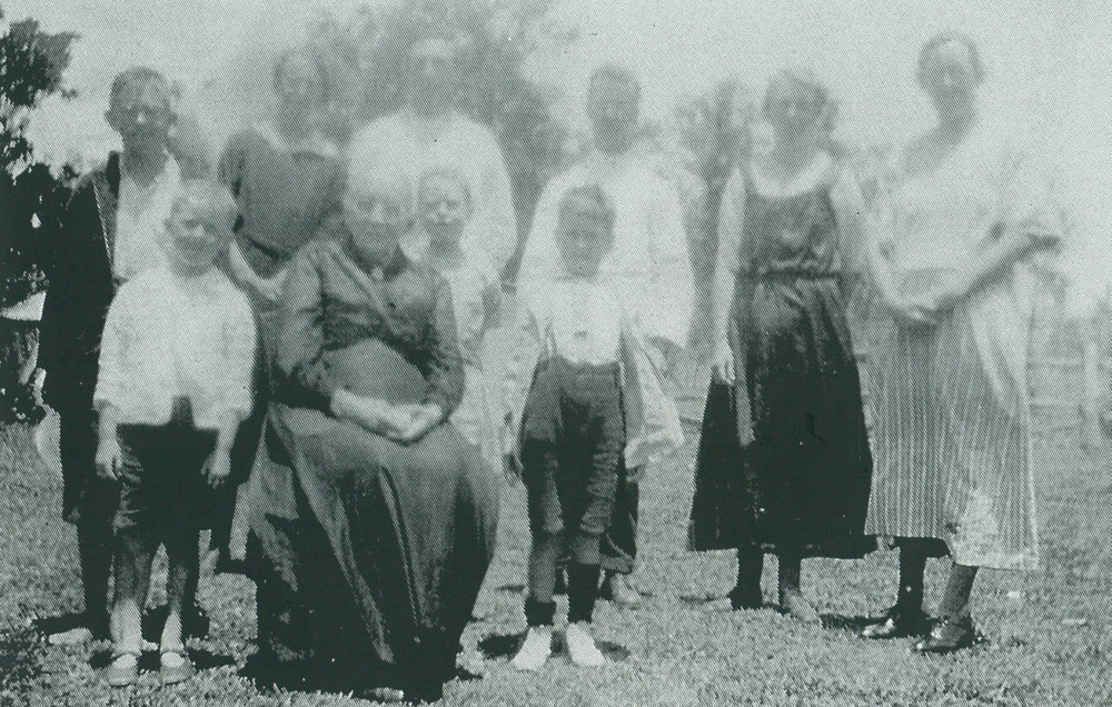 Frank and Sophie Riley (nee Thomas) and Family