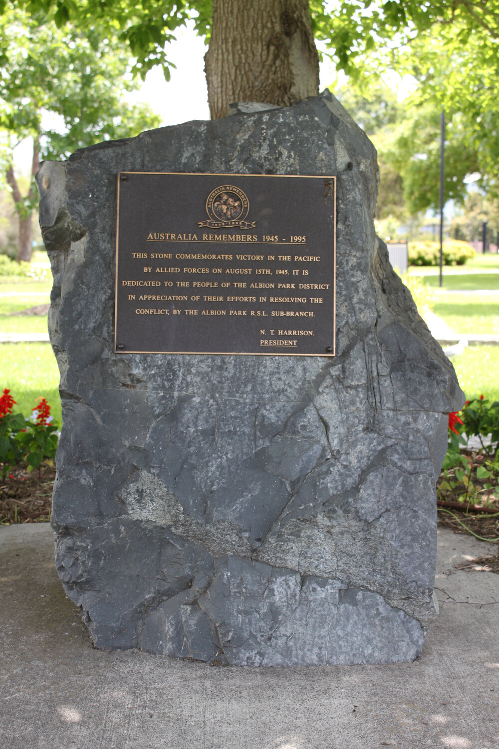 Australia Remembers Plaque 1945 - 1995