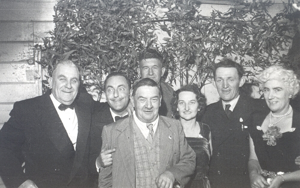 Howard Fowles, ?, Jack Hawke, Keith Grey, Edith Grey, Tom King and Essie Stubbs
