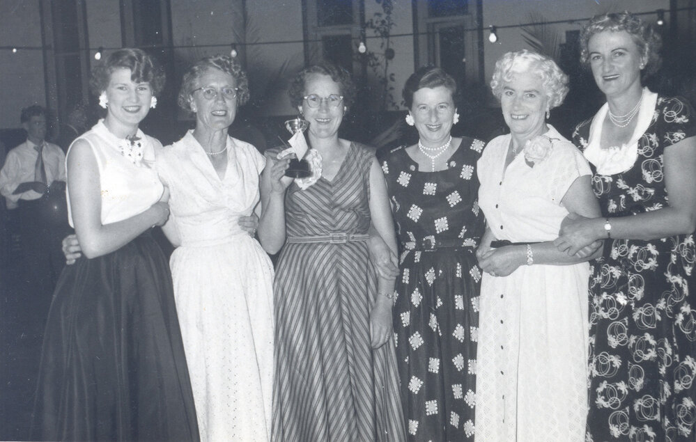 Margaret King, Mrs King, Dot Murray, Mrs Moore, Essie Stubbs and ?