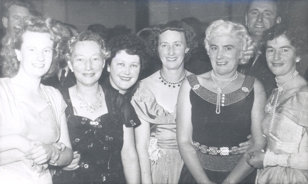 Win O'Gorman, Mrs Prior, Thelma O'Gorman, Joan O'Gorman, Essie Stubbs, ?, Aileen Graham