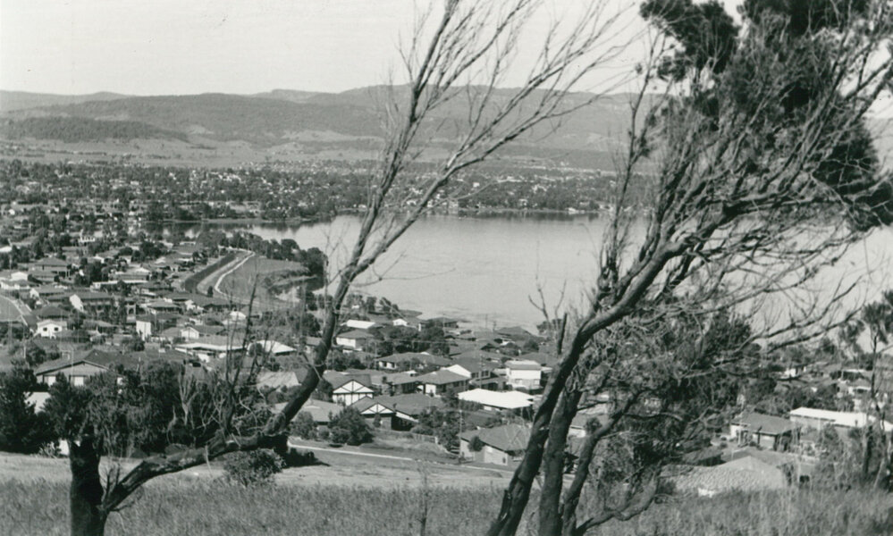 View from Mount Warrigal looking West to Oak flats.