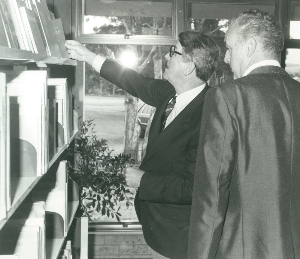 Premier Neville Wran and Shellharbour Mayor Bob Harrison