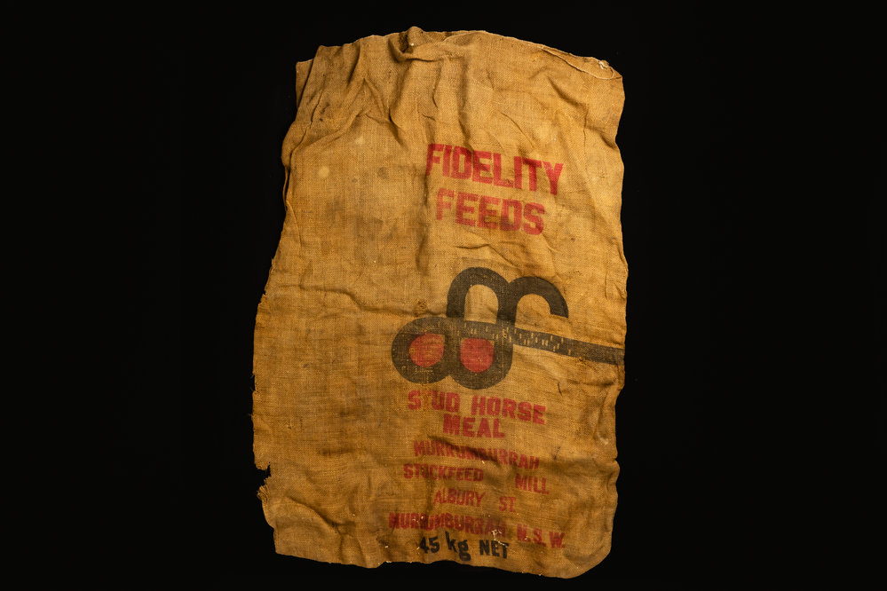 Fidelity Feeds Bag