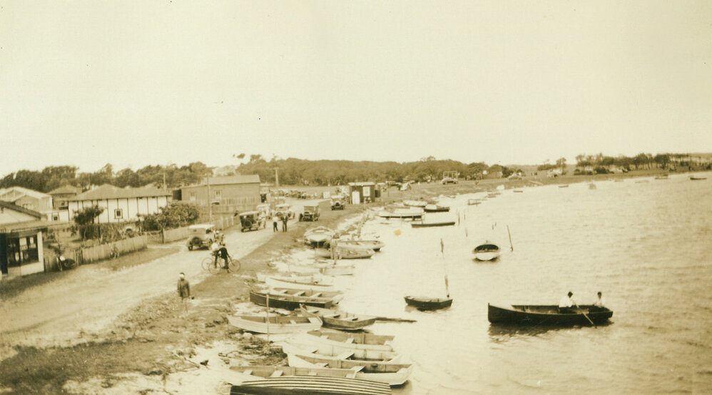 Reddall Parade, Lake South