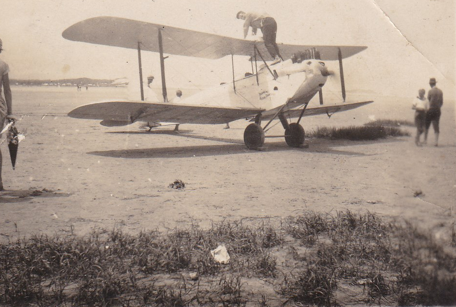 Captain HT (Bunny) Hammond's Plane at Lake Illawarra