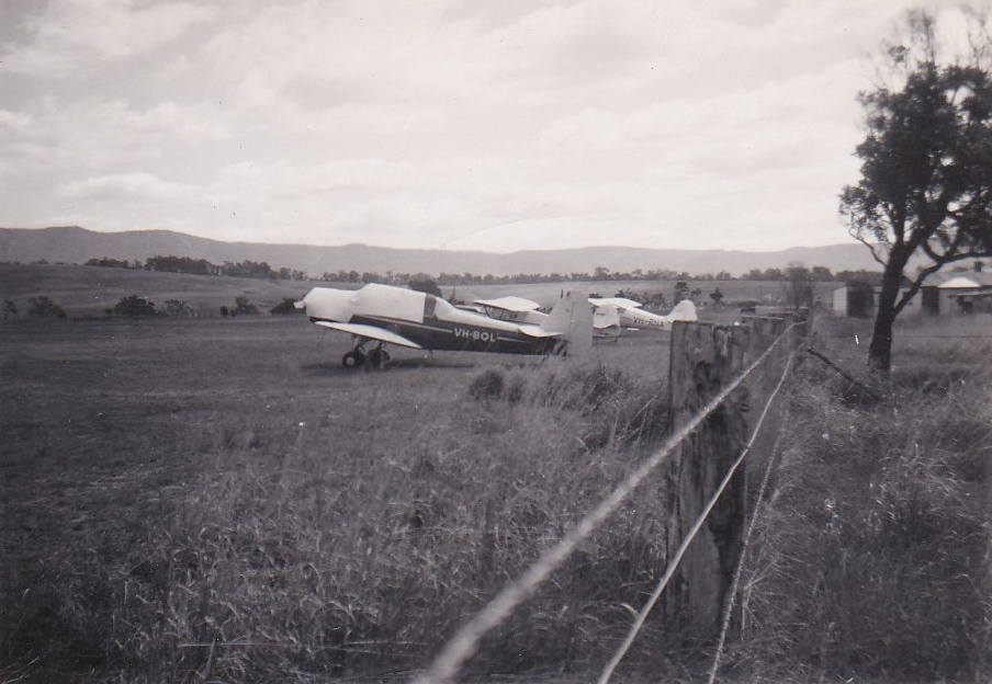 VH RNA and VH BOL Planes at Shellharbour Airport