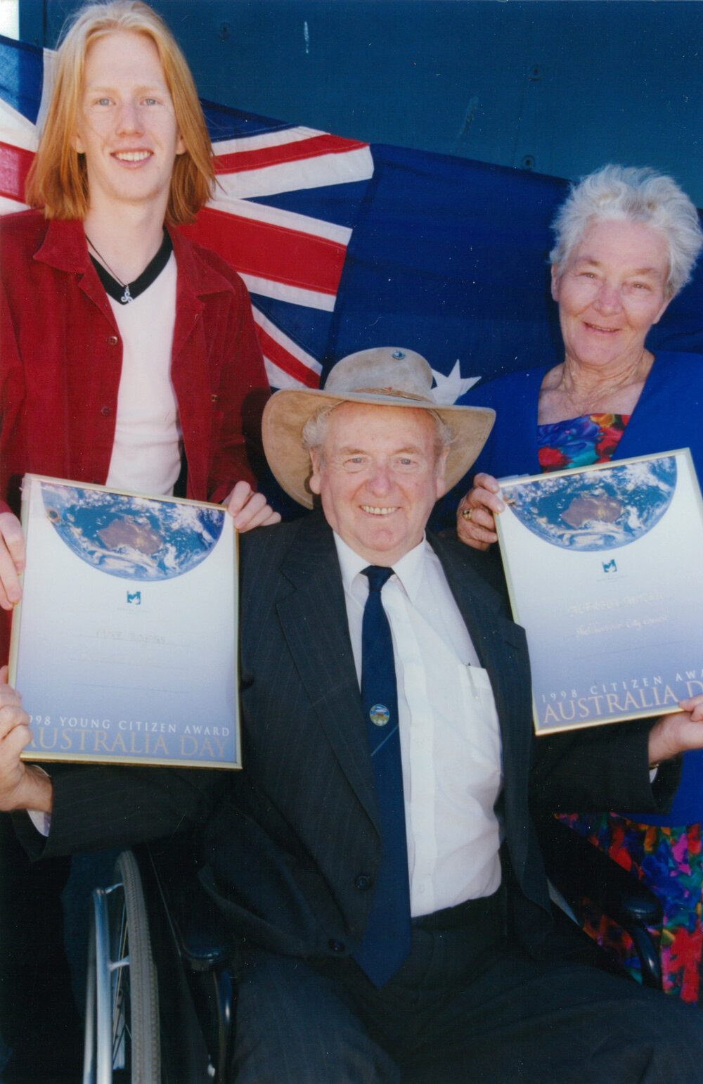 Luke Rogers, Mayor Cec Glenholmes, Freda Mitchell 1988