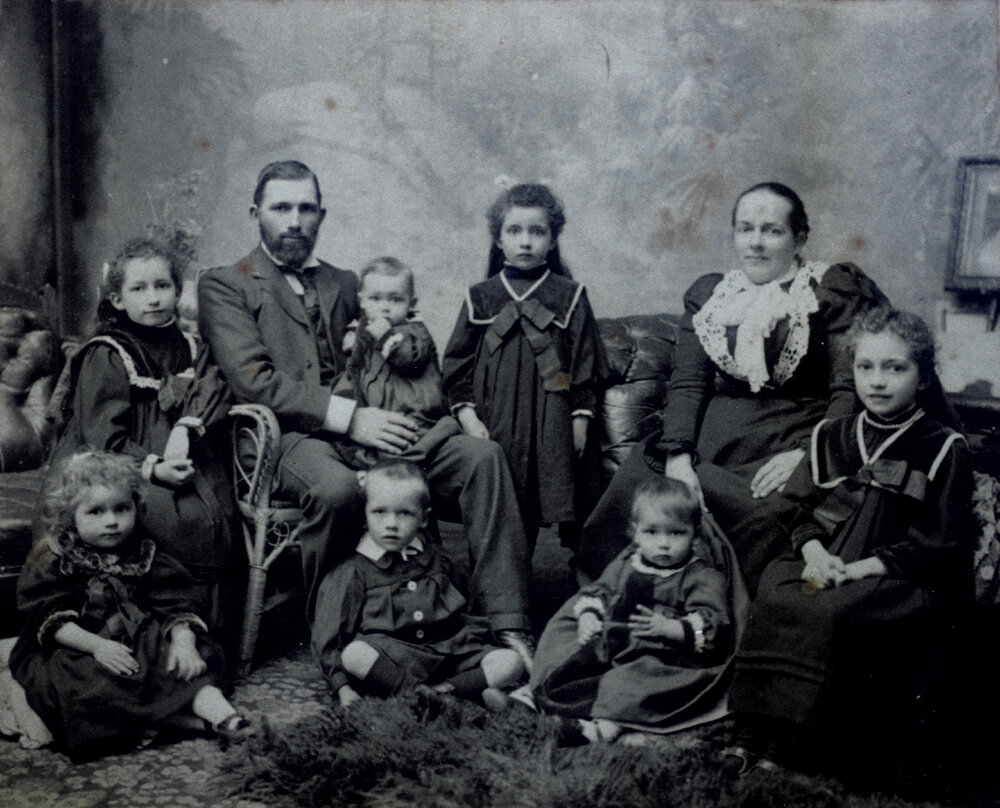 Thomas and Rachel Welbury James (nee Arnold) and Family