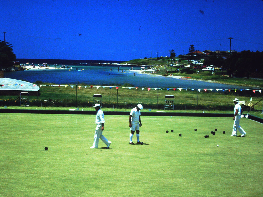 Warilla Bowling Club and Elliott (Little) Lake