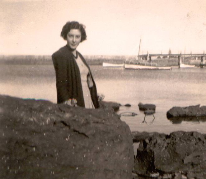 Jean Robinson at Shellharbour 1943