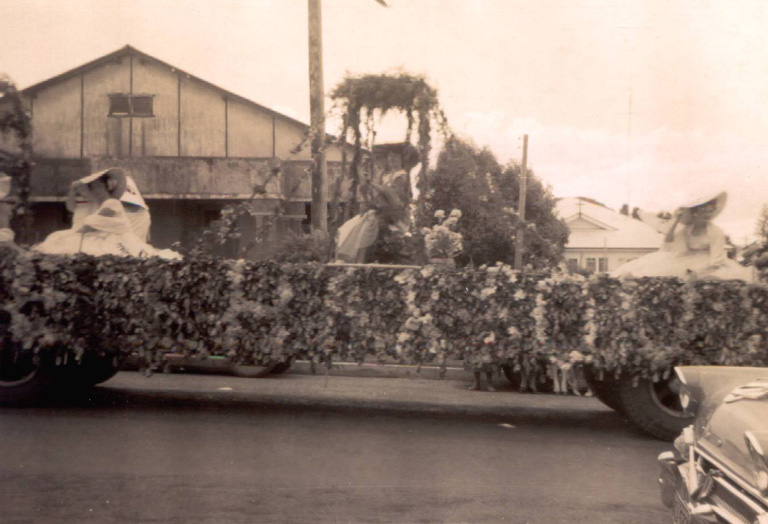 Flower float, Shellharbour Centenary Parade