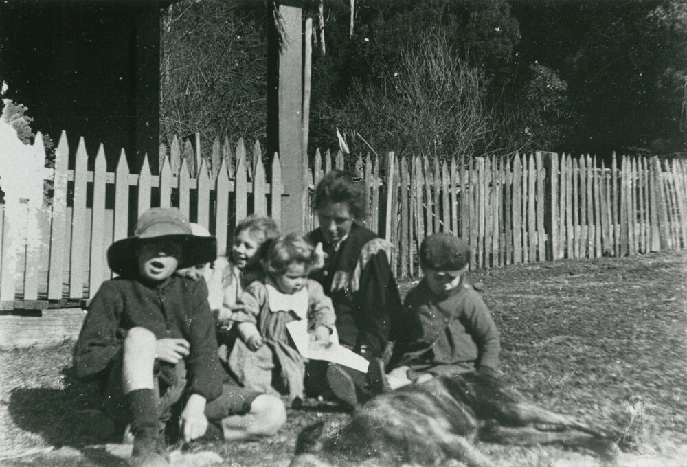 The Thomas children at 'Clover Hill'