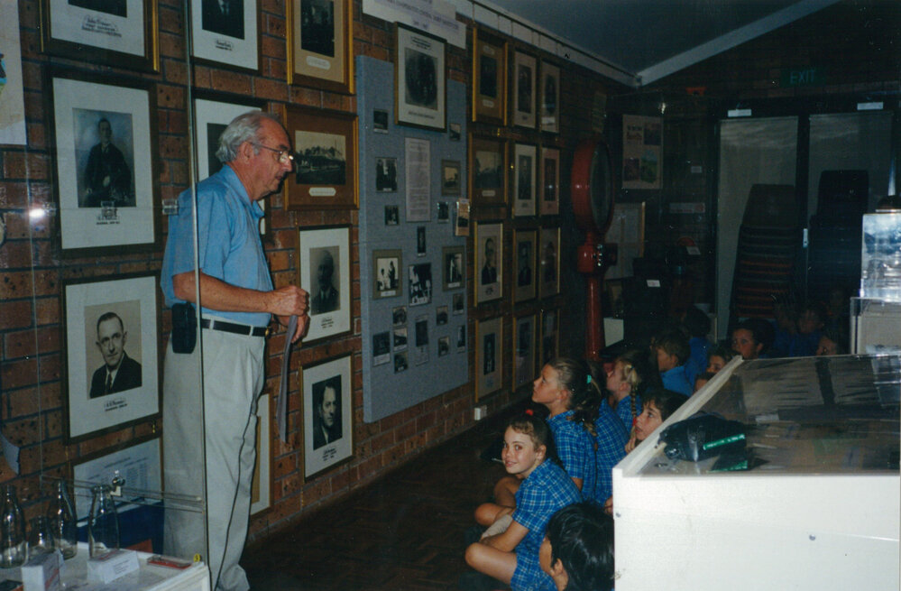 Kevin Gillis, Museum Volunteer Co-ordinator, speaking to students at Tongarra Museum