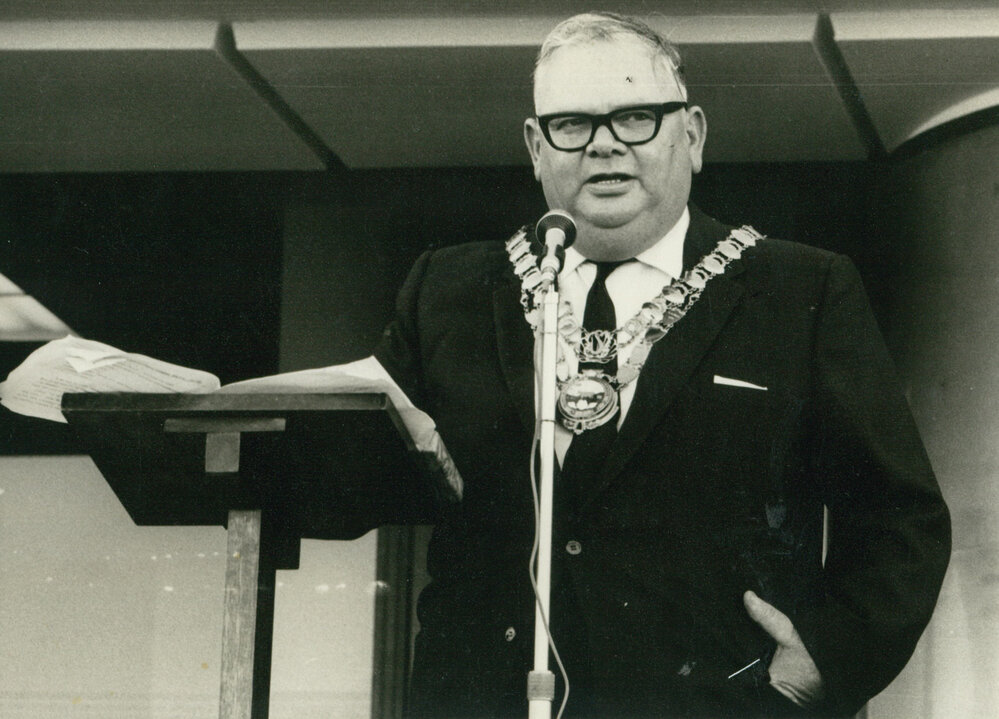 Mayor A J Beaton speaking at the opening of Shellharbour Council Chambers, Warilla