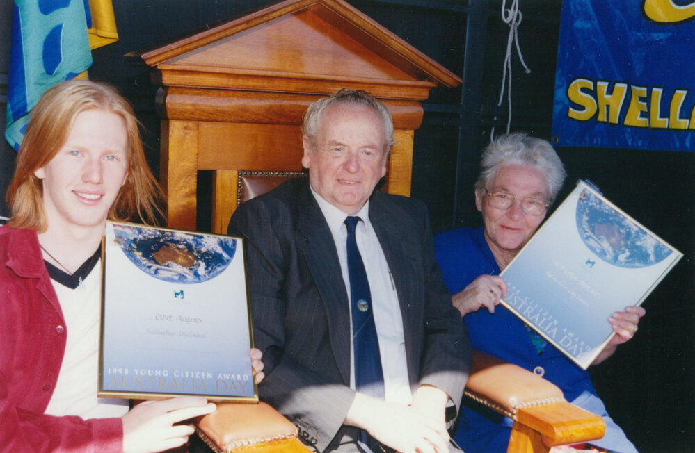 Luke Rogers, Mayor Cec Glenholmes, Freda Mitchell 1988