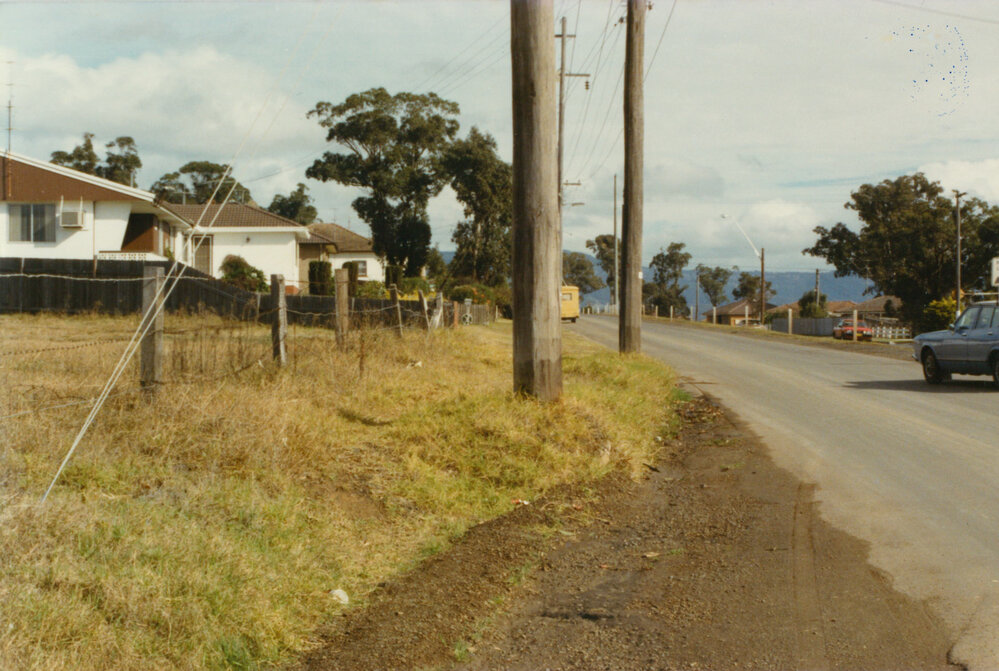 Looking west along old Lake Entrance Road 1982