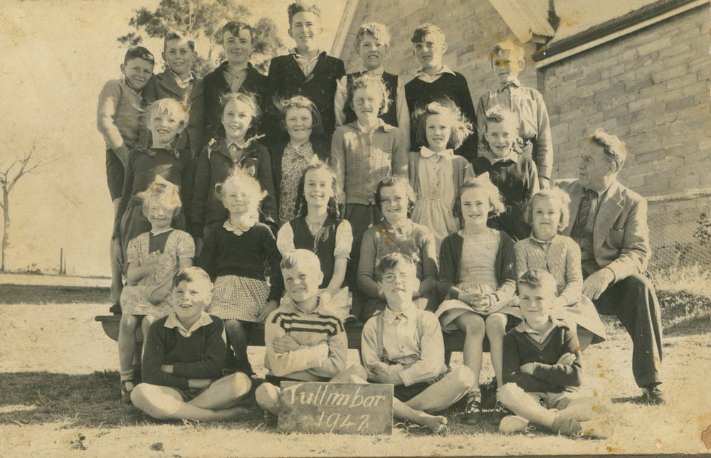 Tullimbar Public School pupils 1947
