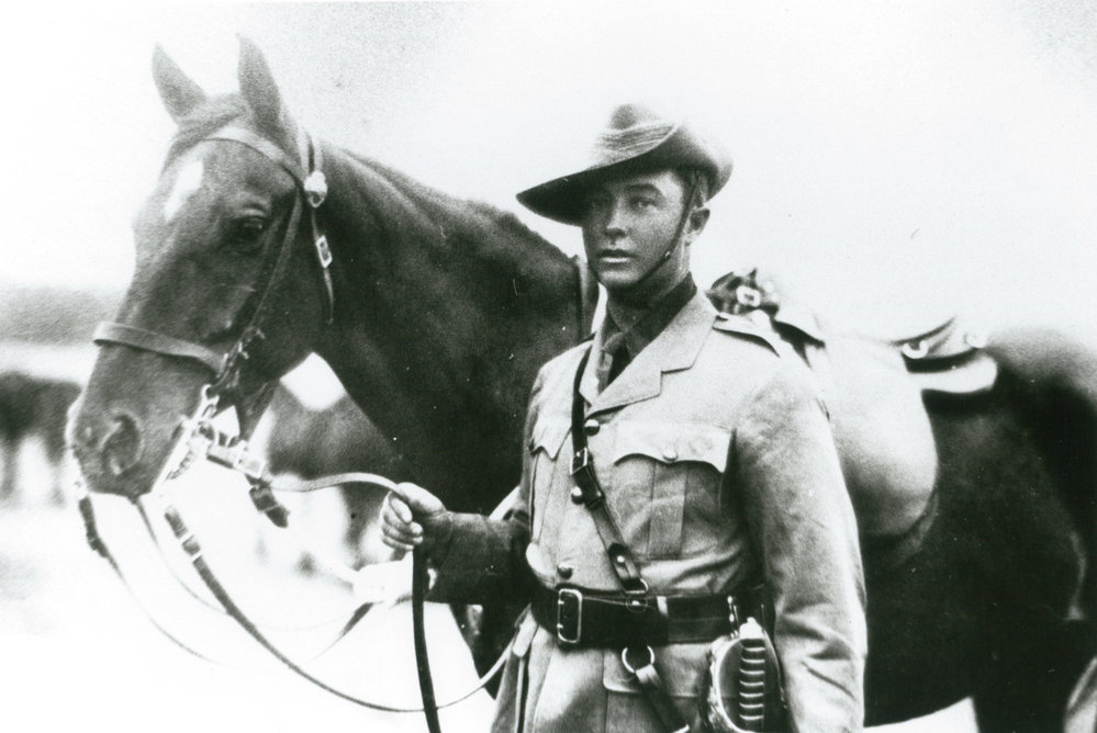 Colonel Colin Dunmore Fuller (1882-1956) and his horse 'Illawarra'