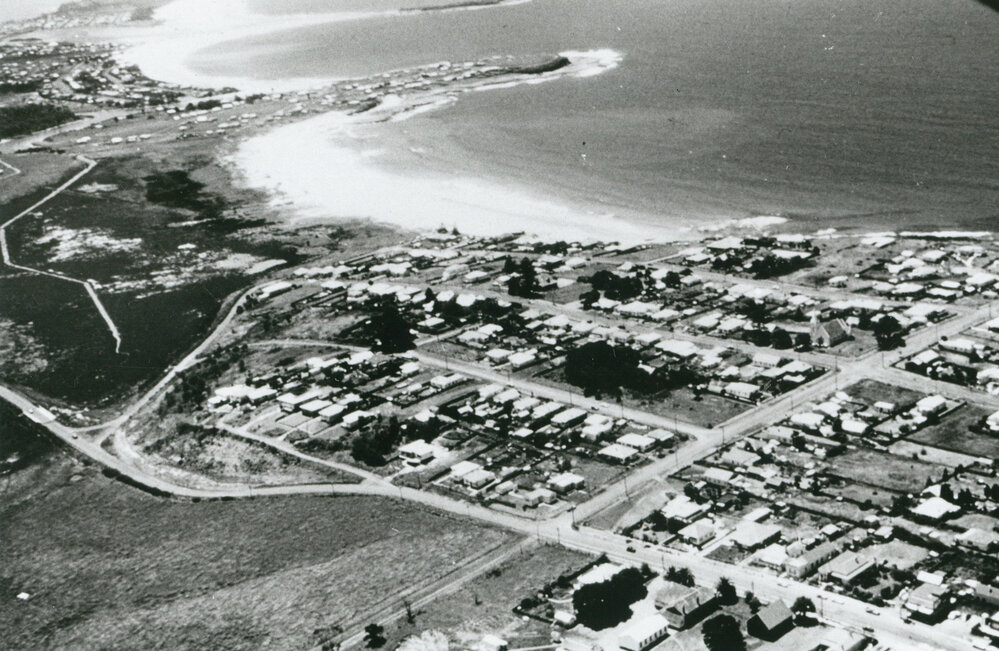 Aerial view Shellharbour to Windang Island 1956