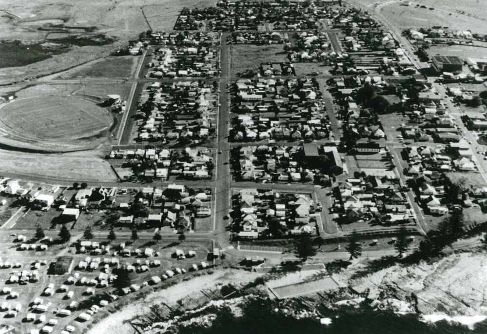 Aerial view Shellharbour east to west 1983