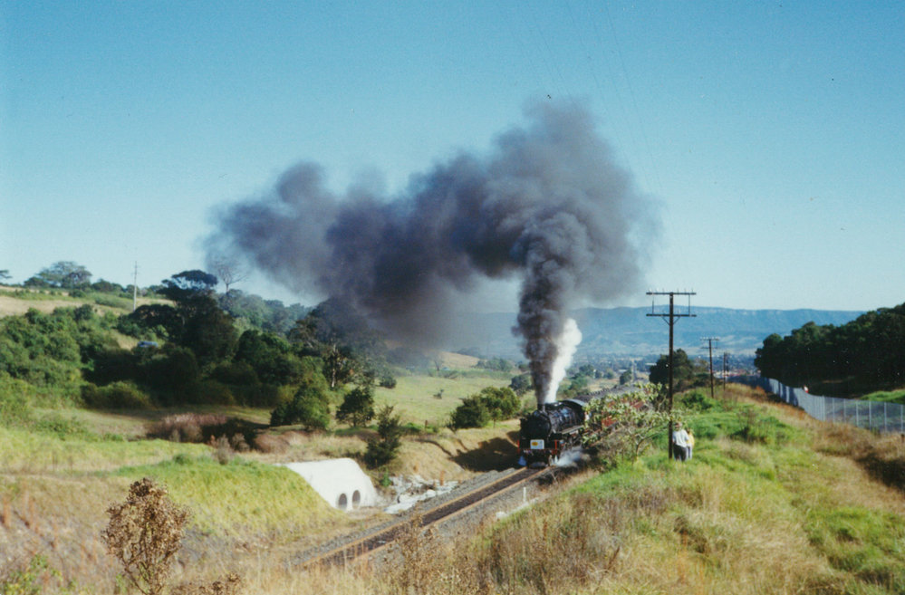 5910 Steam train on the South Coast line from Oak Flats 1995