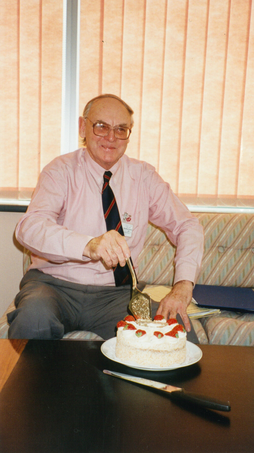 Ron McIntyre celebrates 30 years of service to Shellharbour Council 1997