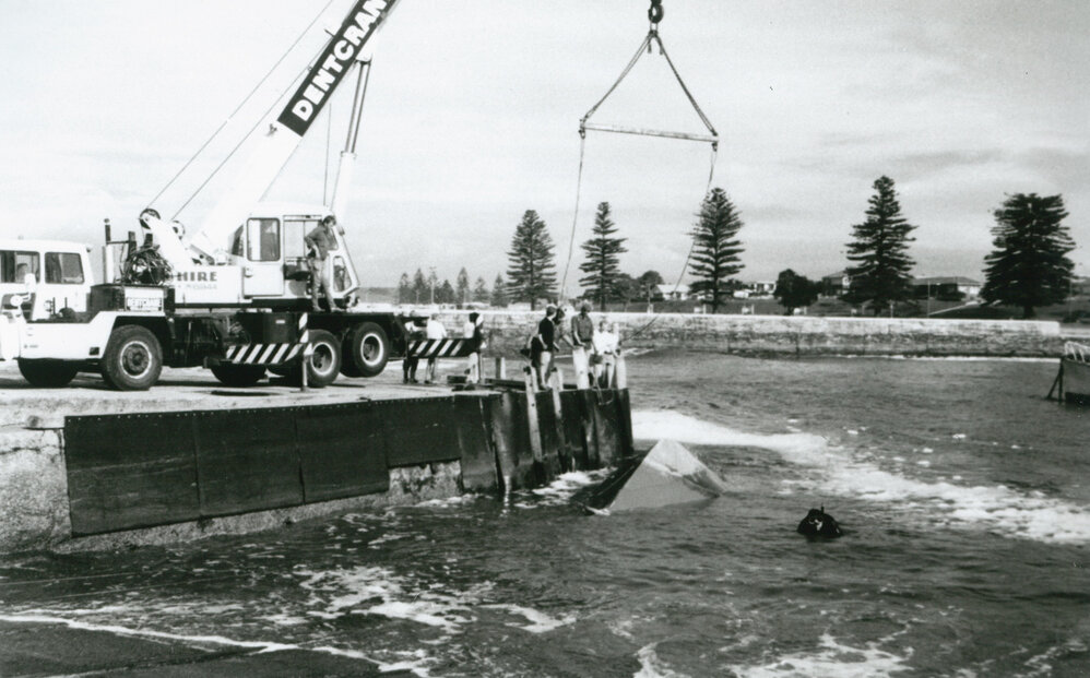 Retrieving sunken boat at Shellharbour 1988