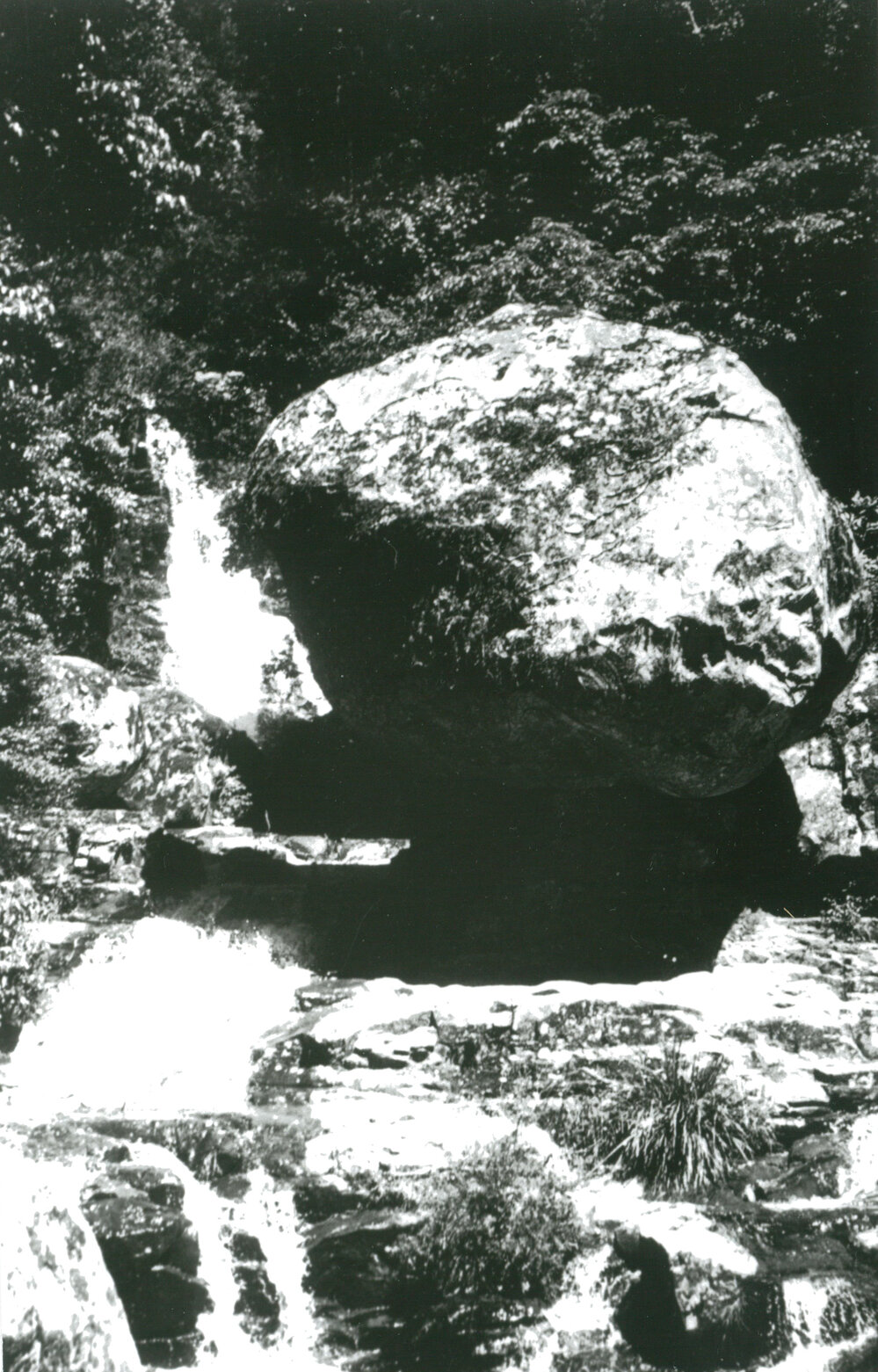 Hanging Rock at Clover Hill Falls, Macquarie Pass National Park