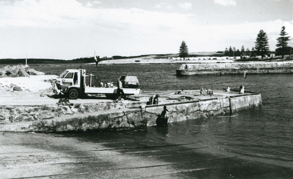 Repairing Shellharbour jetty 1989