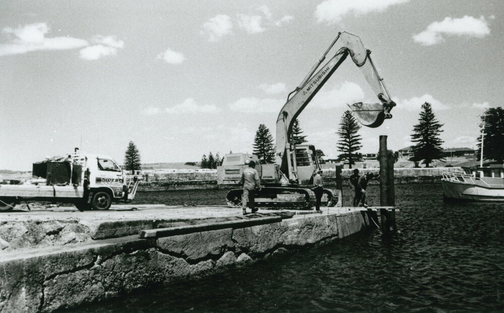 Repairing Shellharbour jetty 1989
