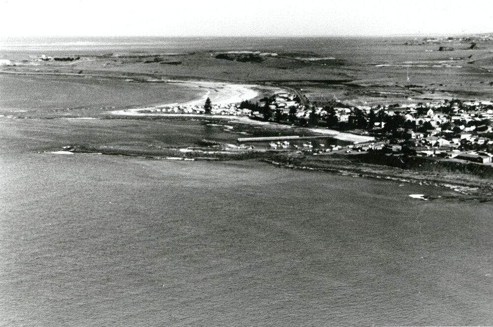 Aerial view of Shellharbour Village owards Killalea 1987