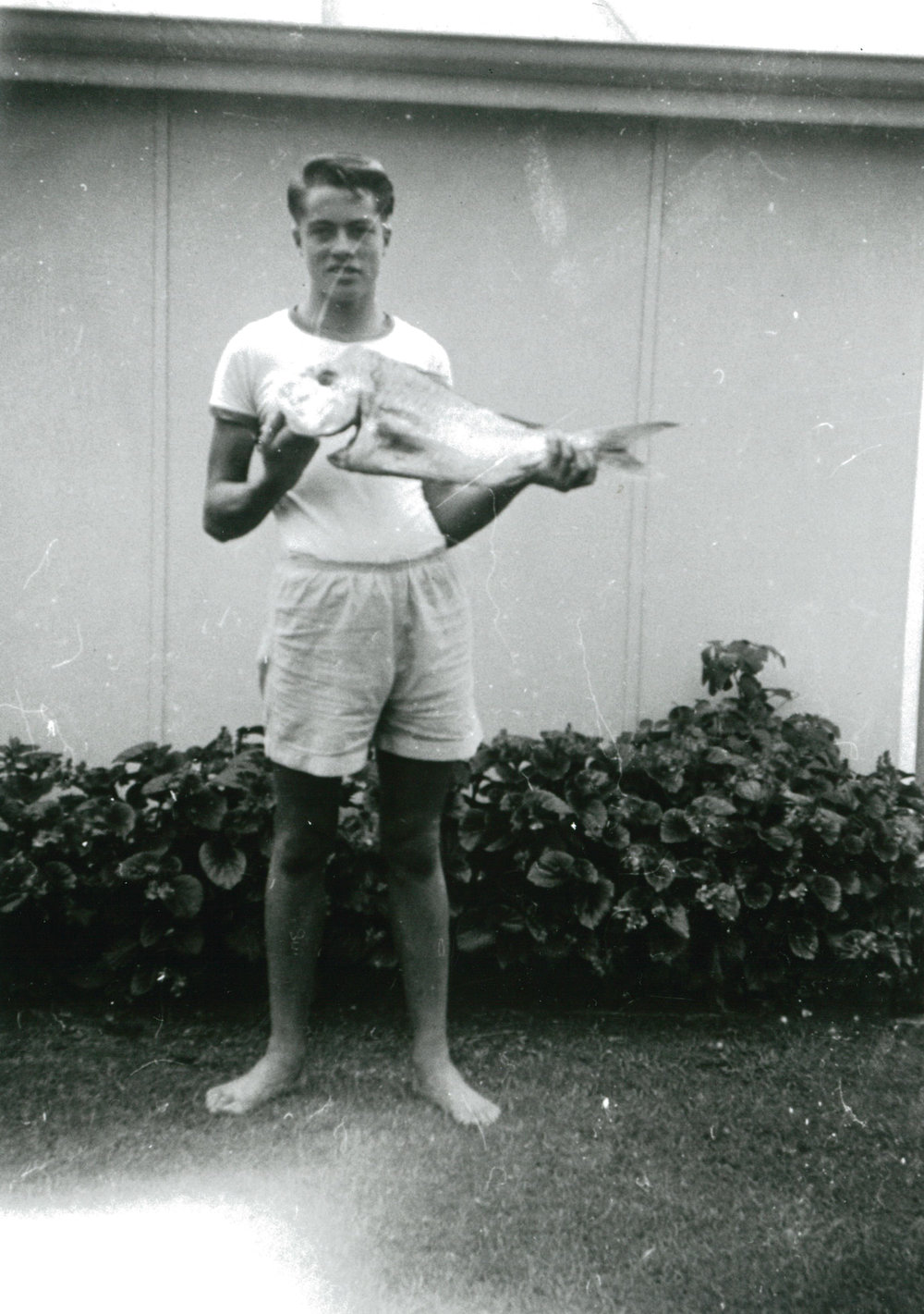 Paul Hockey holding an 8lb Schnapper