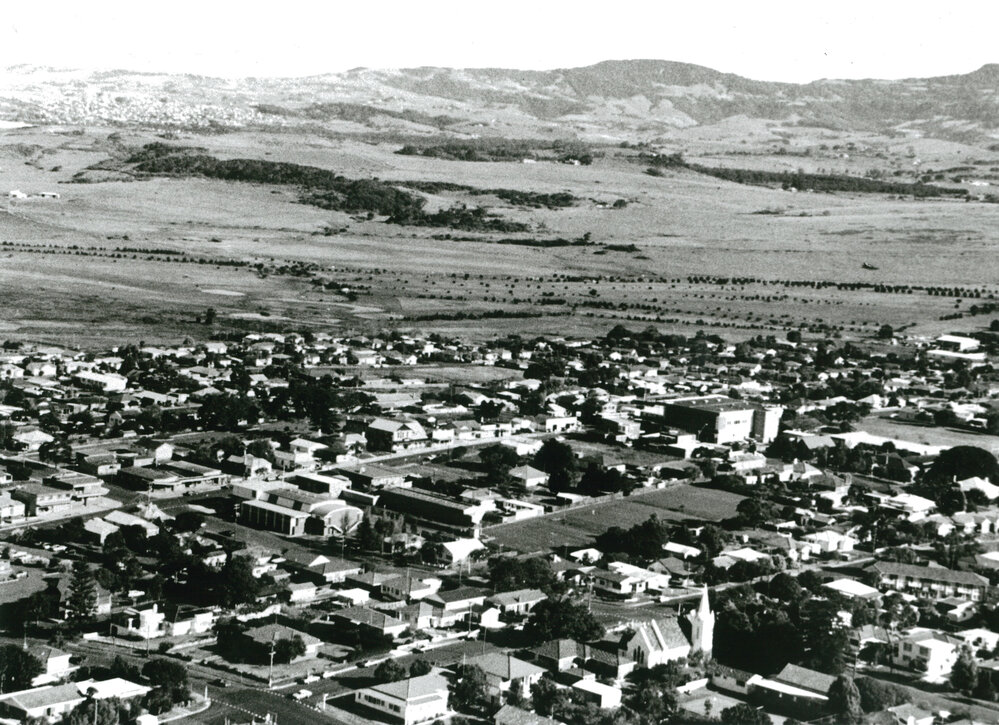Aerial view over Shellharbour Village to Saddleback Mountain 1987