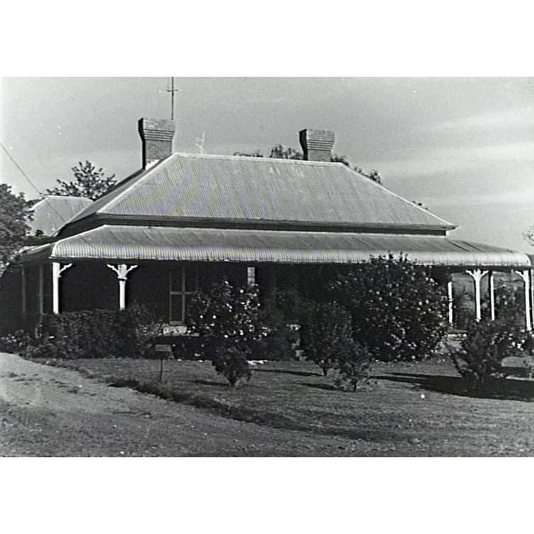 Presbyterian Manse (Former) and Gardens