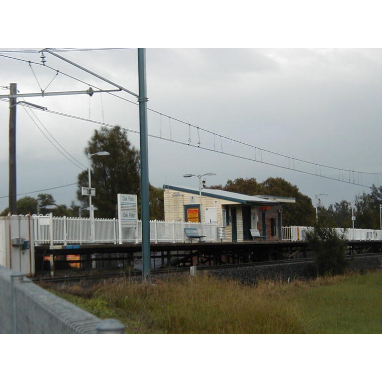 Oak Flats Railway Station