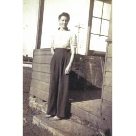 Mae Spence at 'Shell Cot'