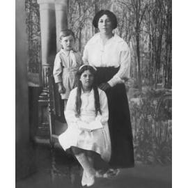 Ray, Edna and Florence Hockey